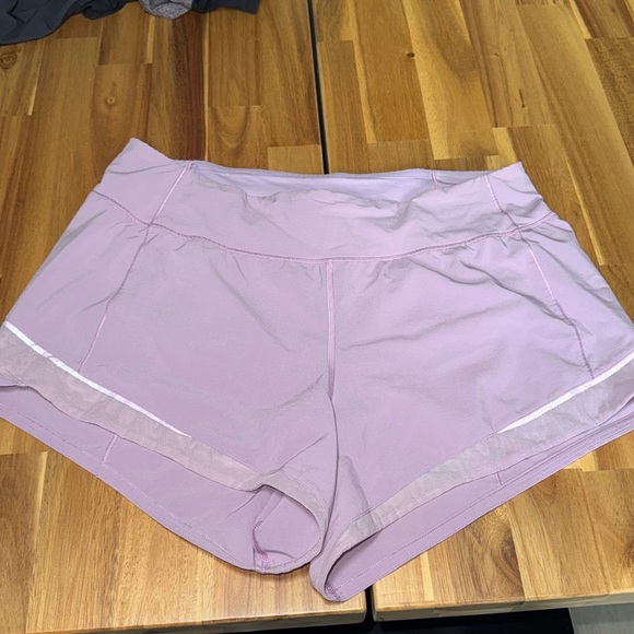 Lululemon lavender size 6 shorts - Picture 1 of 3